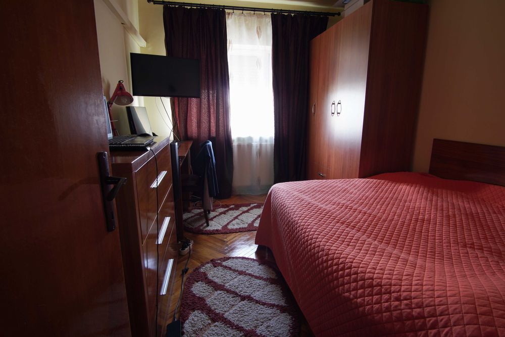 Particular, apartament 3 decomandate, Calea Bucuresti - Dezrobirii