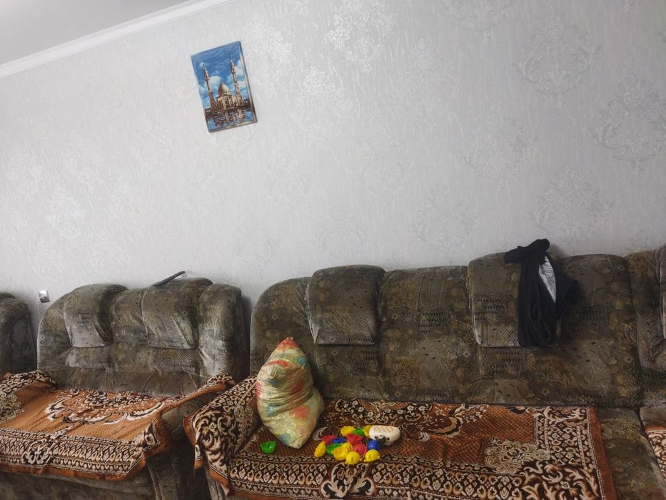 Отдам даром диван раздвижной ,кресло ,мини диван