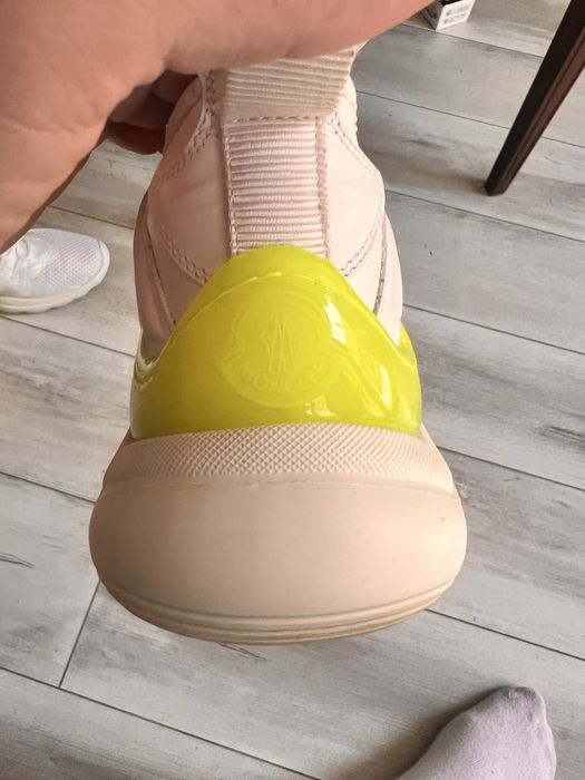 Moncler marimea 37,5