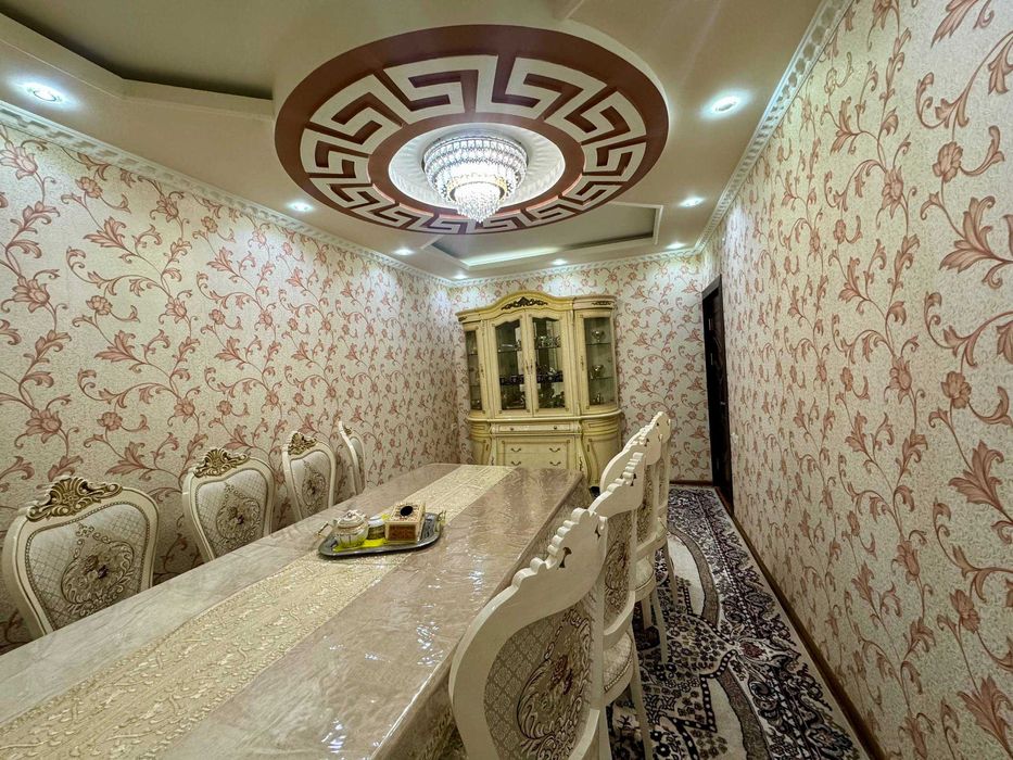 Buxoroda kvartira sotiladi 3 xonali 85m2 2-qavat.