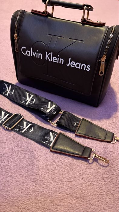 Дамски чанти и портмоне