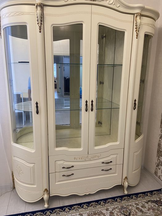 Горка для зала и стол