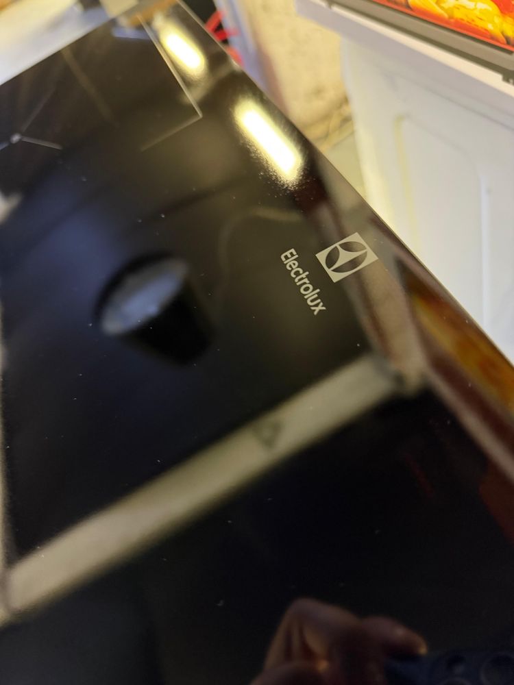 Plită cu inducție încorporabilă Electrolux SenseBoil KIS82449