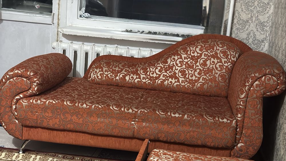 Продам:2 дивана (один маленький)и 2 кресла .в хорошем состоянии