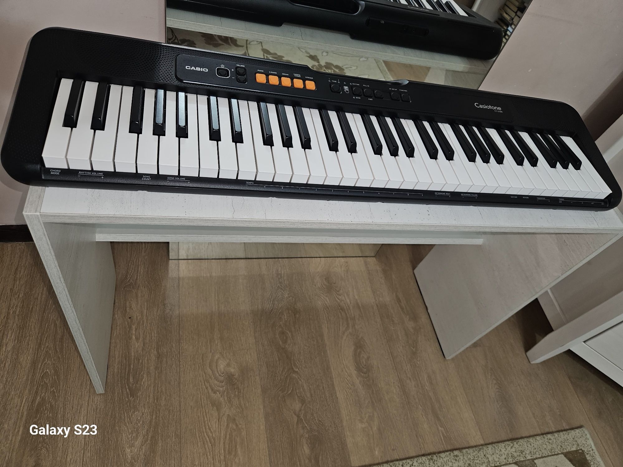 Синтезатор Casio CT-S100 новый C 7 AD Срочно продам.