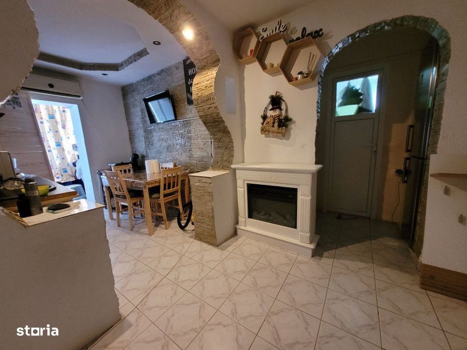 Vanzare apartament 2 camere, decomandat, vizavi de Mall Tg Jiu