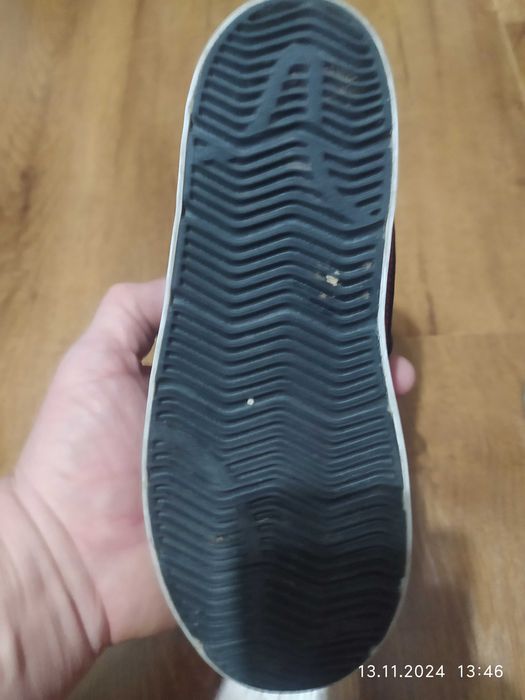 Кожаные кроссовки 34 размер.хор состоянии.Отличного качества.