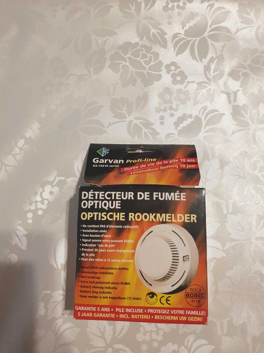 Detector optic de fum cu senzor