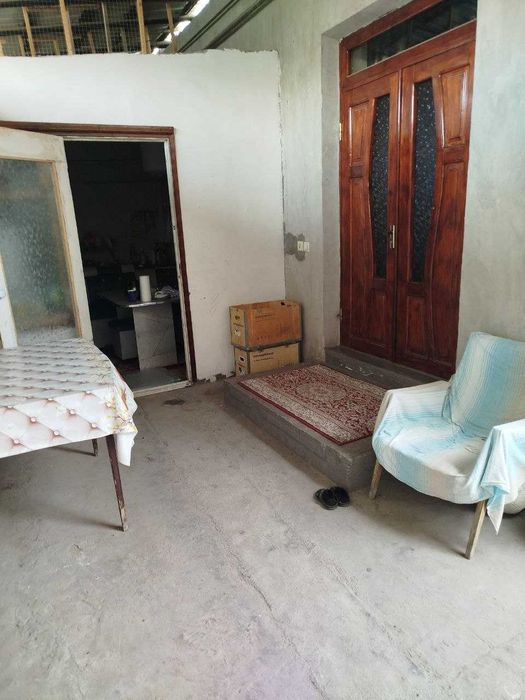 Яшнобод тумани Қоракўл кўчасида уй сотилади.