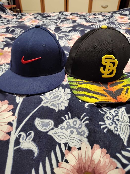 Шапки NIKE ,почти нови