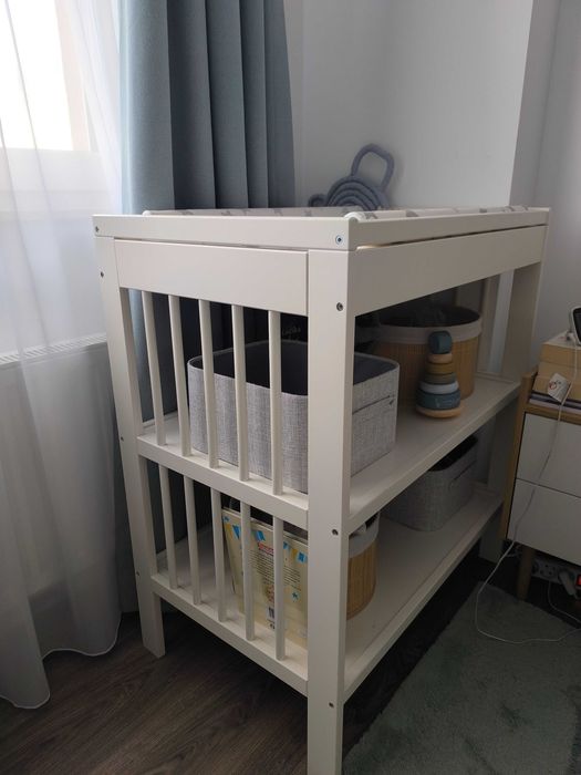 Masa de infasat pentru bebelusi