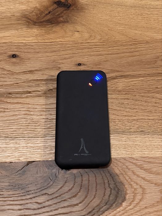 Power bank 5000 mAh cu incarcare wireless, cu prindere cu ventuze