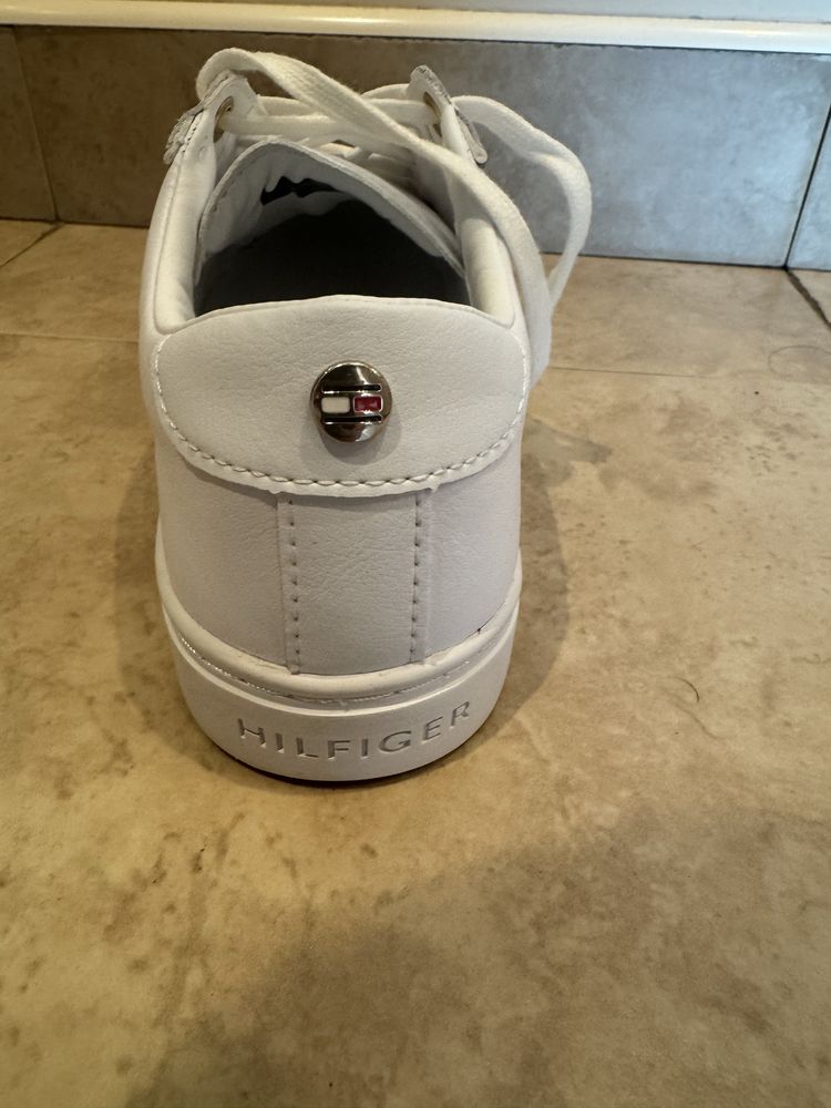 Обувки Tommy Hilfiger