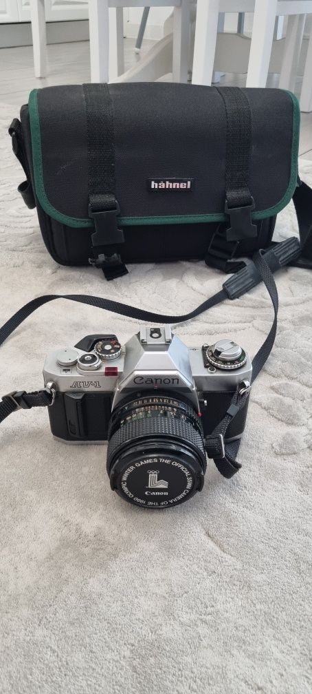 Aparat foto cu filmPraktica Super TL cu Pentacon si Canon AV 1