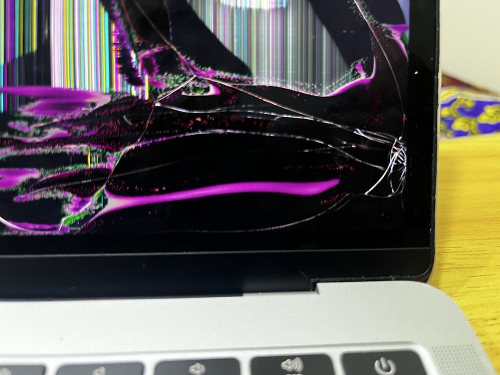 MacBook Pro 2017 (Ekran singan)