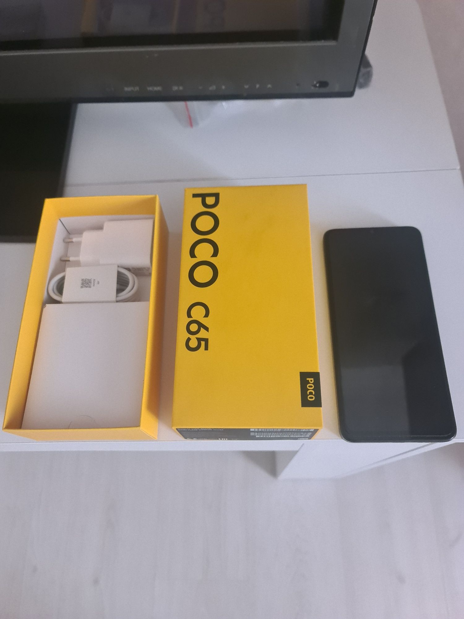 Продам смартфон POCO