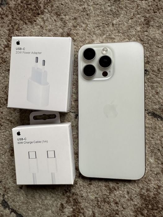 iPhone 15 Pro Max White, perfect functional, cu ecran fisurat