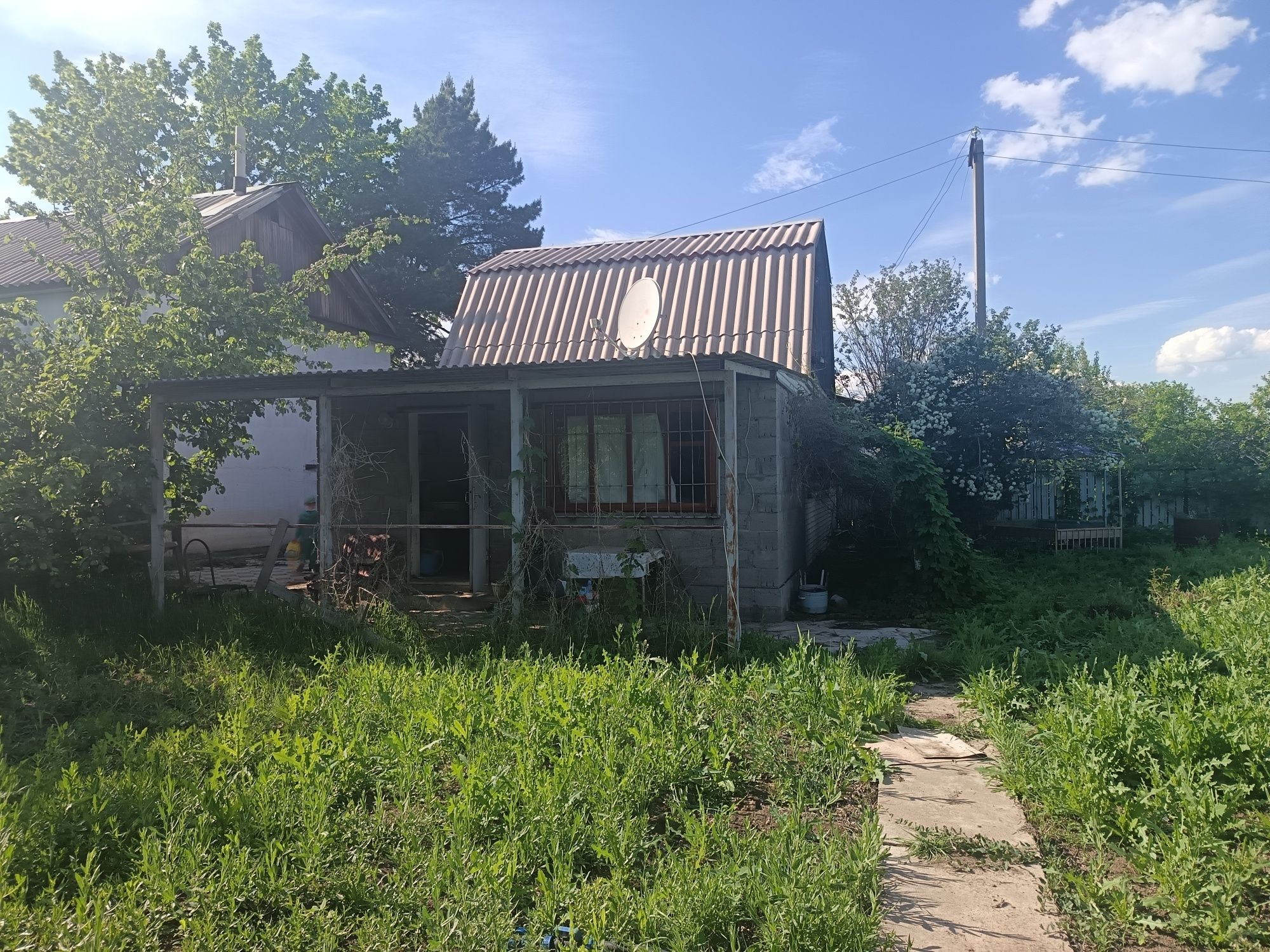 Продаётся хорошая дача.