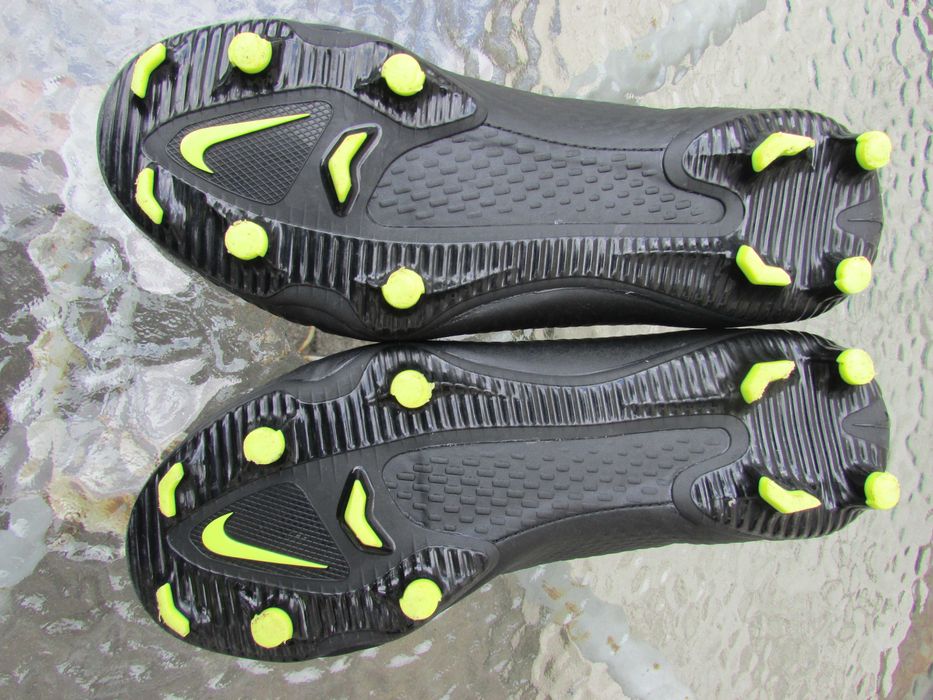 Футболните обувки Nike Phantom