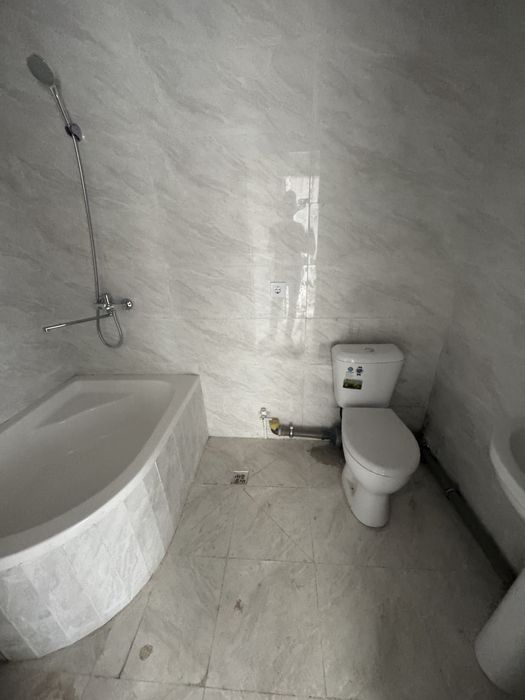 фаргона ш. фестивал худида 1 хонали квартира сотилади