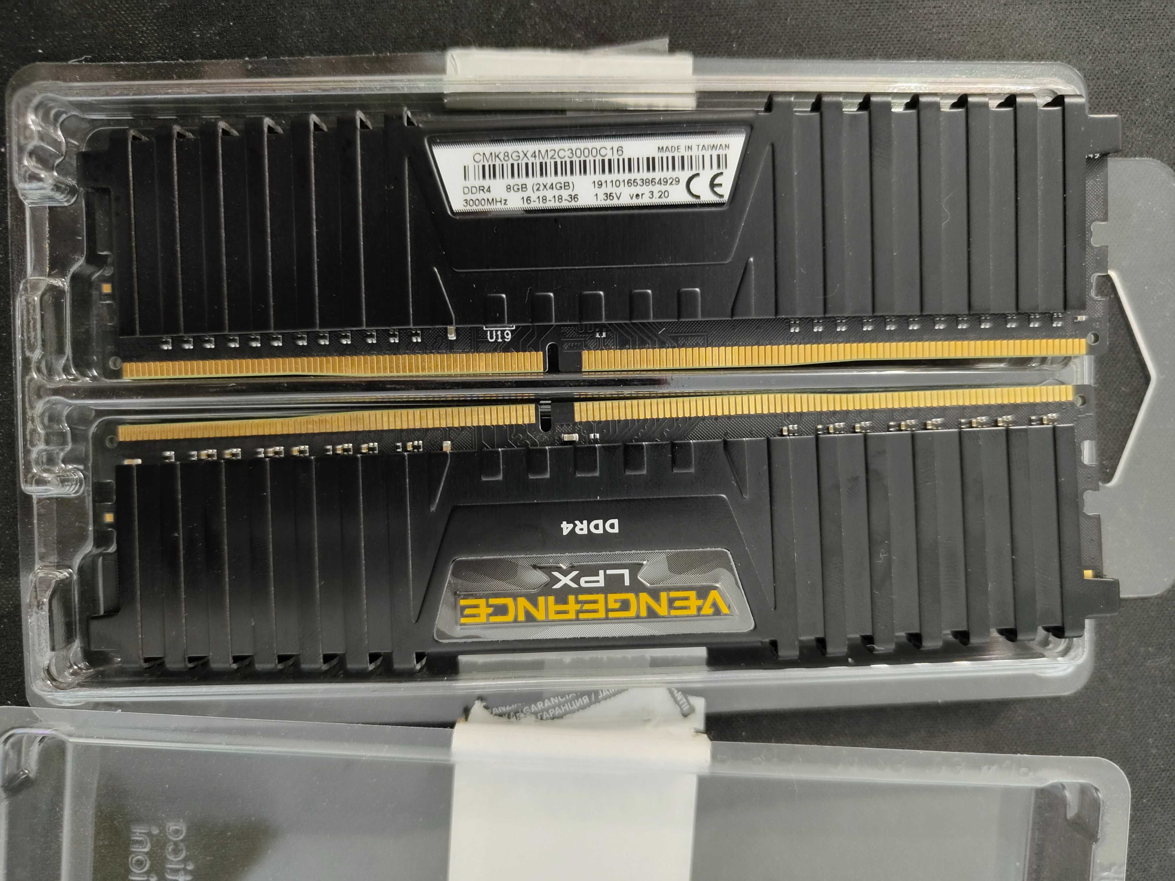 Memorie RAM 8 x 2 GB DDR 4, frecventa 3600mhz