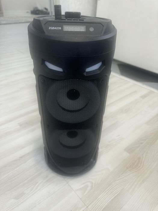 Срочно bluetooth колонка музыкальная