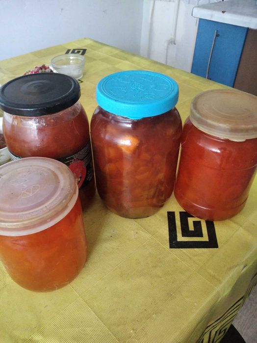 Варенье яблочное и абрикосовое