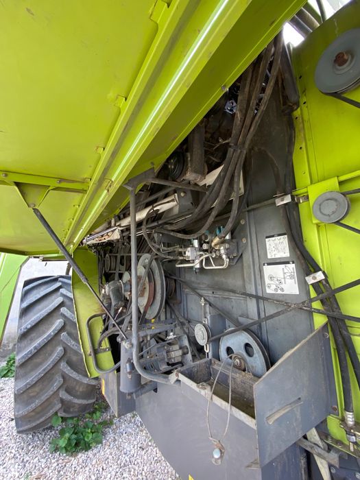 CLAAS Avero 240 – 2250 h lucru – Heder grâu + floare + rapiță