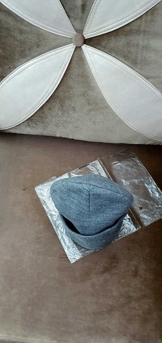 Căciulă/Fes de culoare gri - #GOODGIRL - NOUĂ