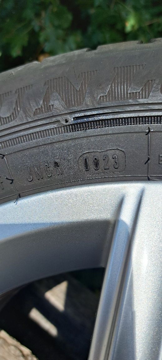 Продавам гуми с джанти   205  55  16.    5× 12 централен 57.1