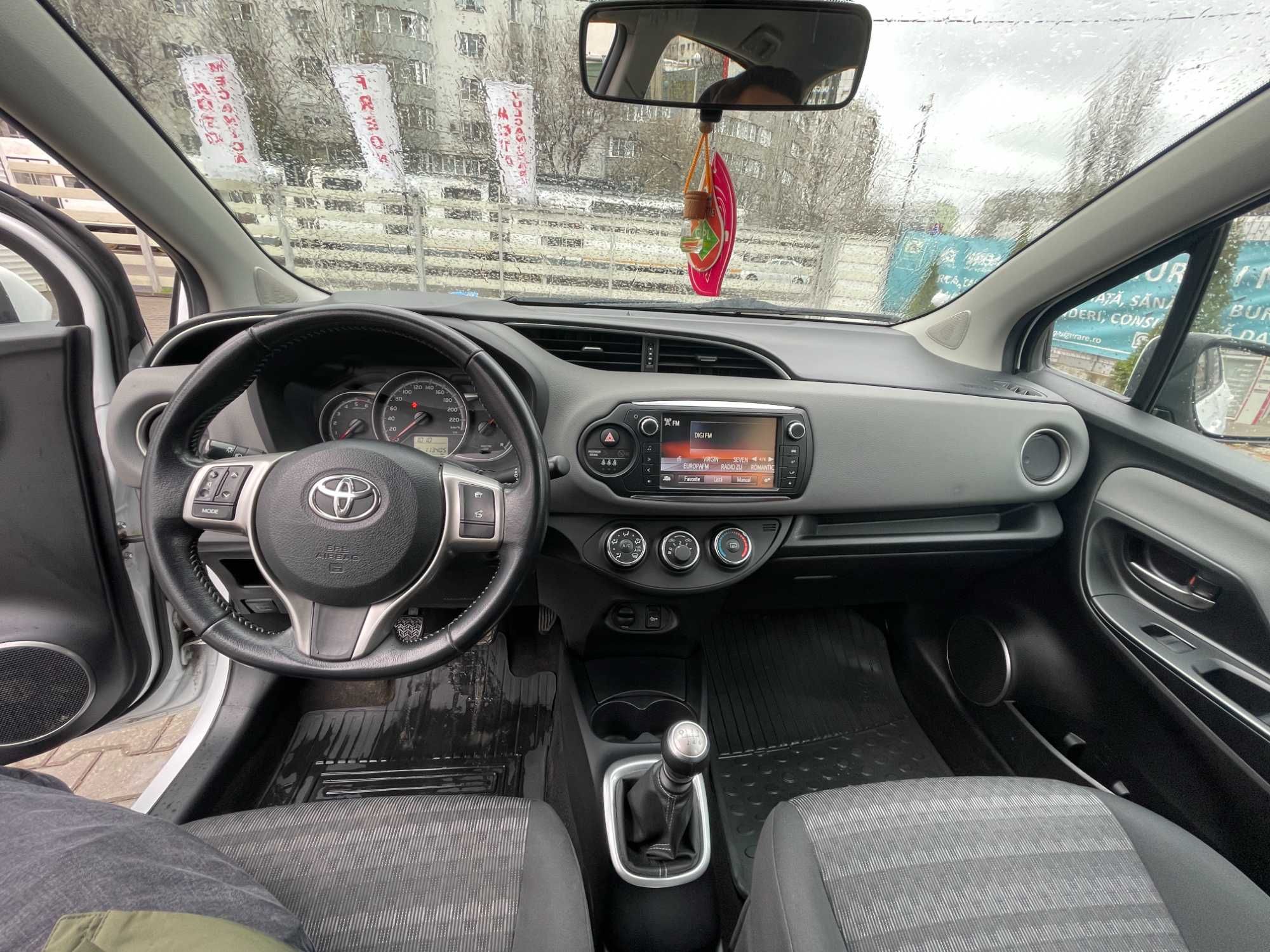 RENT A CAR / Inchiriez TOYOTA YARIS, Bucuresti