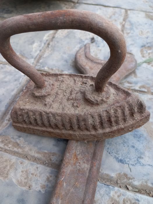 Утюги стальные старинные