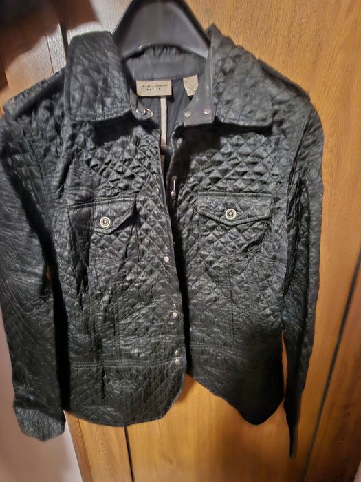 Черно кожено дамско късо яке