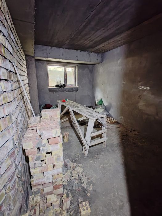 Продается квартира в центре 2/0/6 Чилонзар 23,цоколь 61 КВ м срочно