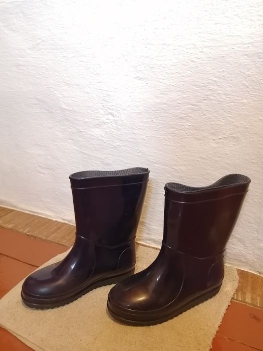 Продам детские резиновые сапоги
