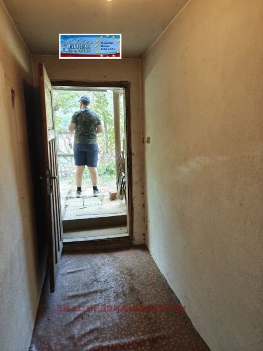 Къща в град Земен