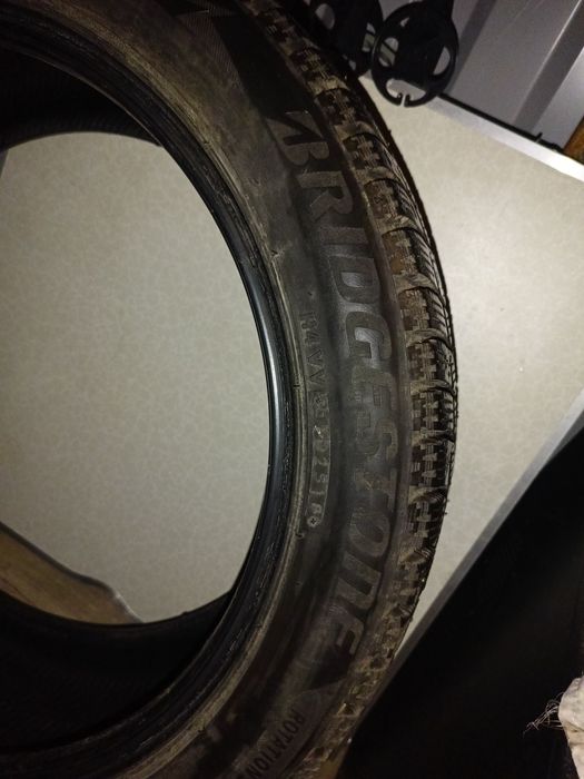 Комплек зимних шин 235 / 45 R18