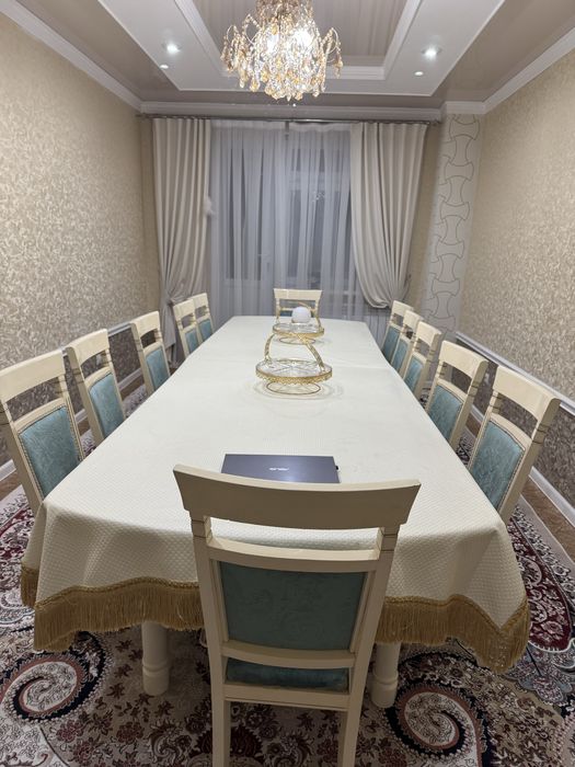 Продаются стол и стулья!