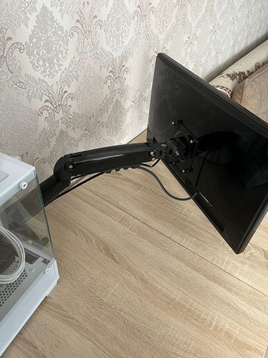 Продам игровой монитор 18-19 годов 144гц