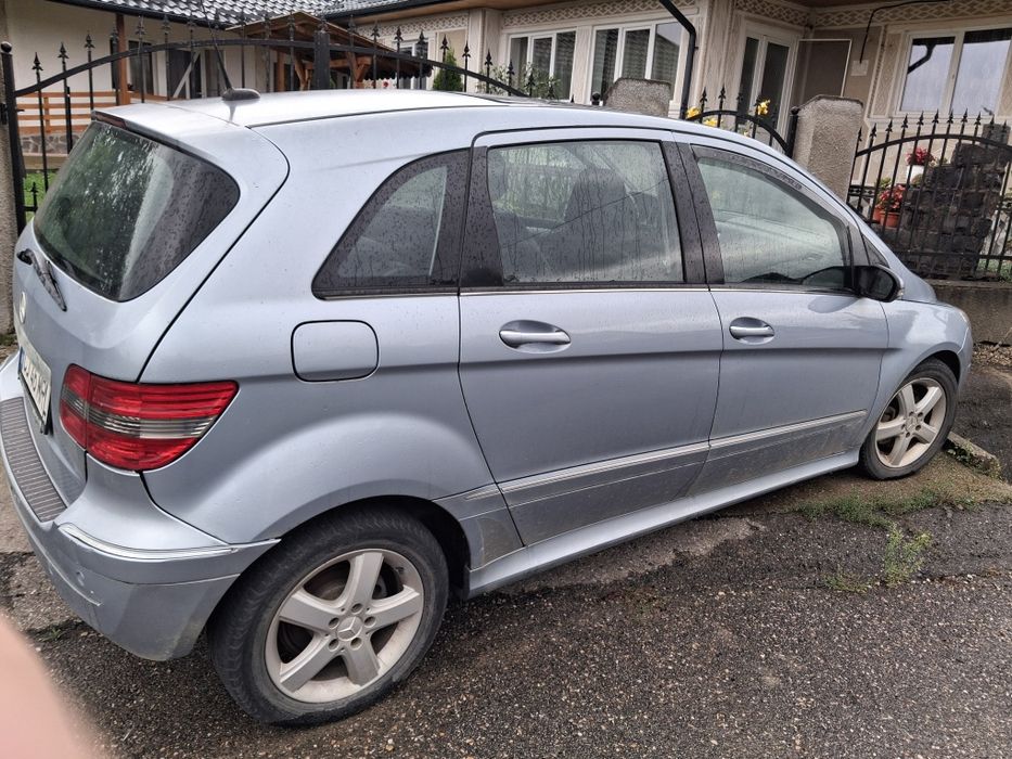 Vând sau dezmembrez mercedes benz b200cdi