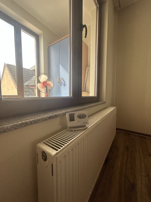 Apartament cu 2 camere, bucatarie decomandata, parcare in curte