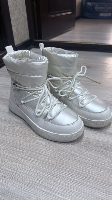 Продаются зимние дутики