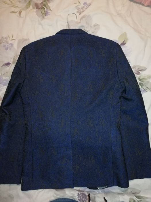 Vând costum elegant