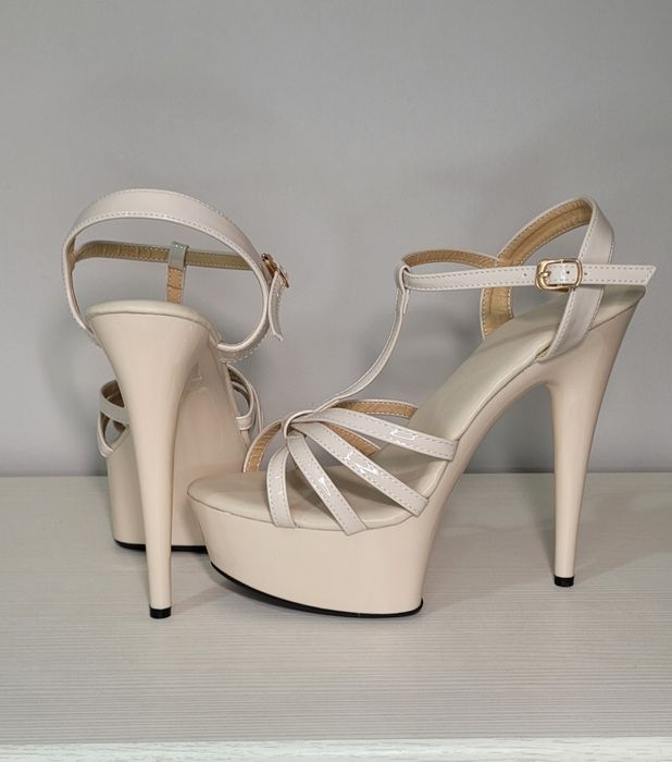 Лаковые босоножки цвет пудра Р 40 Новые