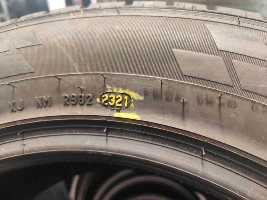 4бр.зимни гуми 215/65/16C Pirelli
