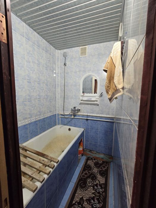 3 xonali kvartira sotiladi