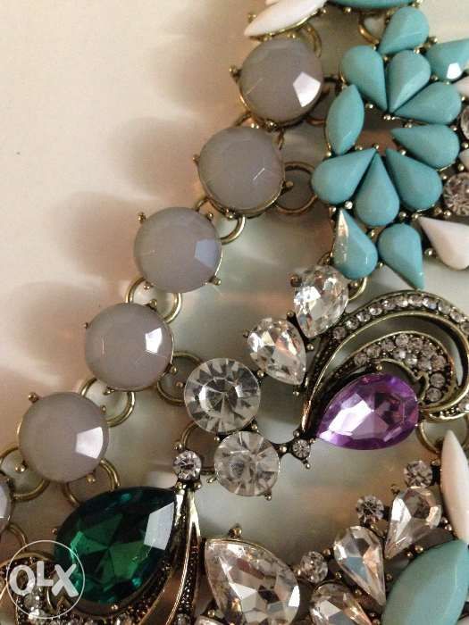 Colier superb,statement,cu cristale si pietre semipretioase