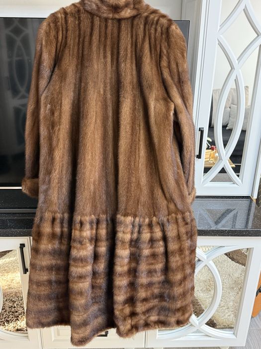 Vând haină de blană de nurcă