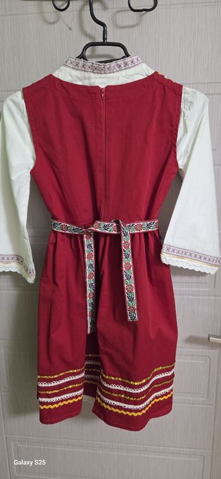 Народна носия за момиче