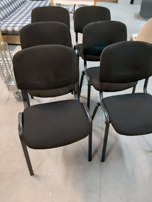 Черни офис столове